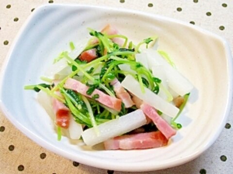 豆苗・大根・ベーコンの塩麹炒め